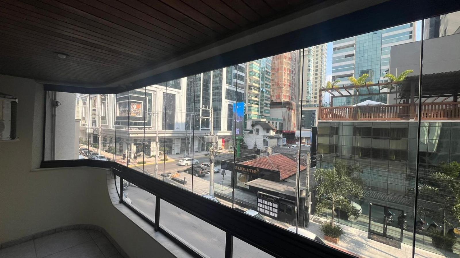 Apartamento Na Melhor Localizacao Da Meia Praia Итапема Экстерьер фото